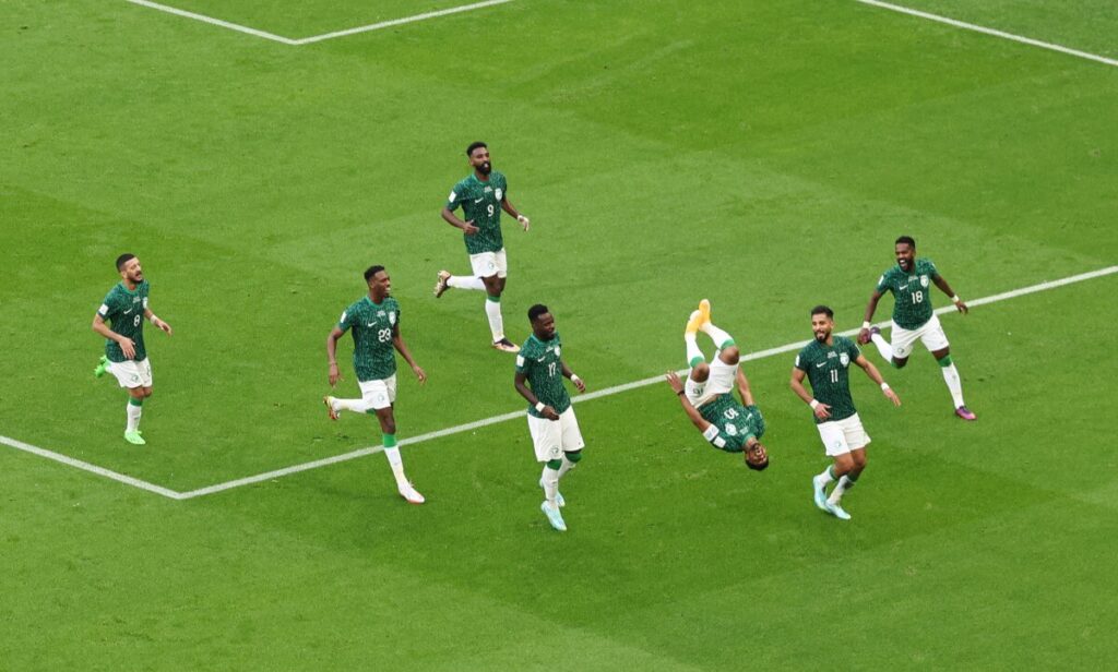 L'Arabia Saudita festeggia il gol di Salem Al-Dawsari