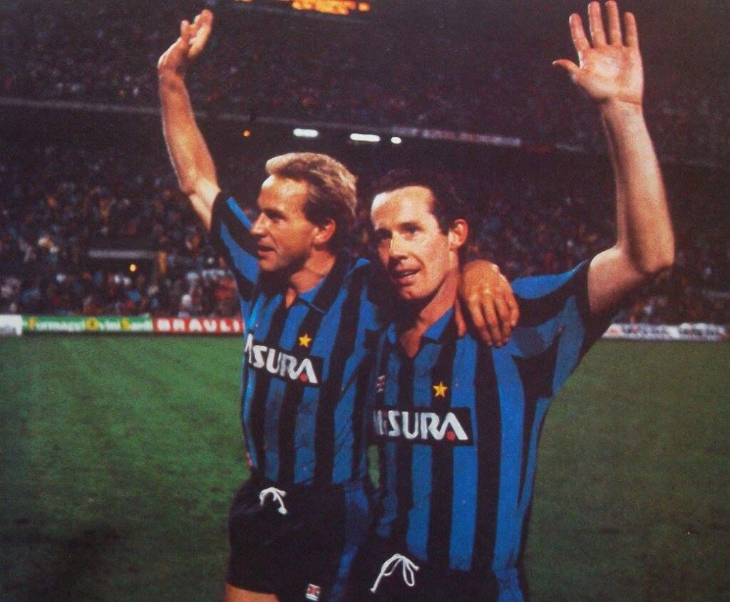 Karl-Heinz Rummenigge e Liam Brady, i due stranieri con la maglia dell'Inter 1984-85: nel corso degli anni '80 si riaprirono le frontiere in Serie A