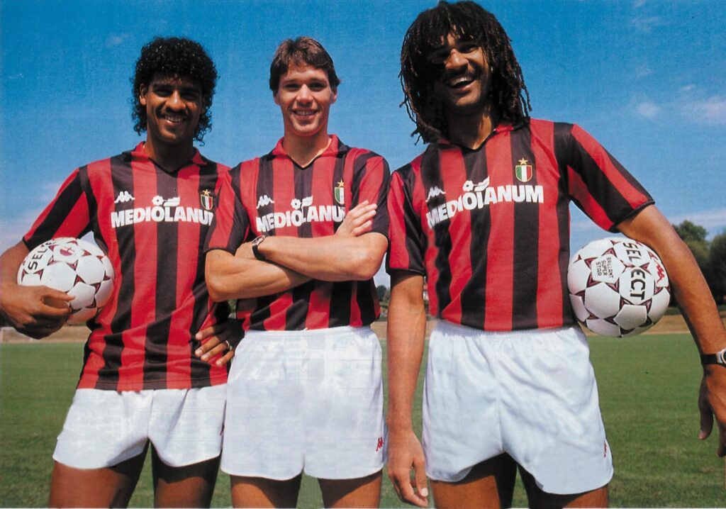 Il leggendario trio degli olandesi Rijkaard, van Basten e Gullit nella stagione 1988-1989