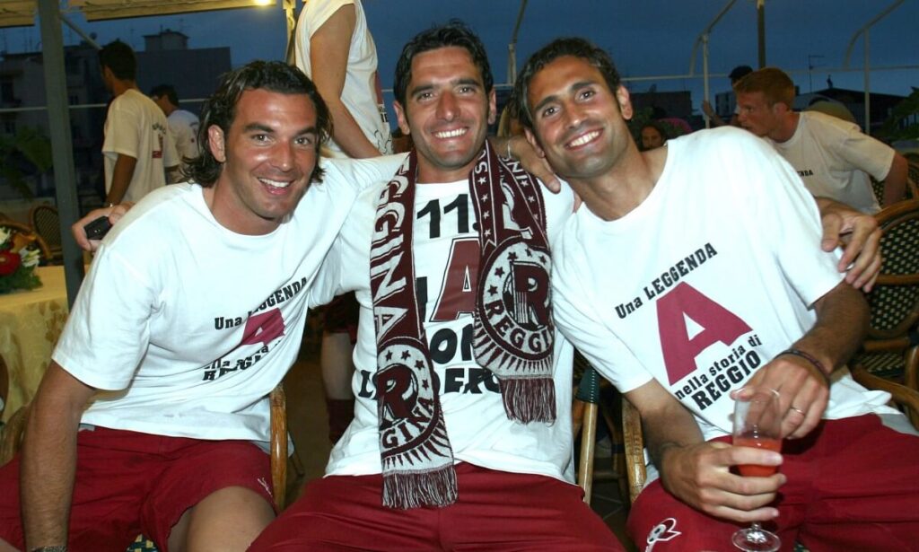 Aronica, Lucarelli e Amoruso festeggiano la salvezza della Reggina nel 2007