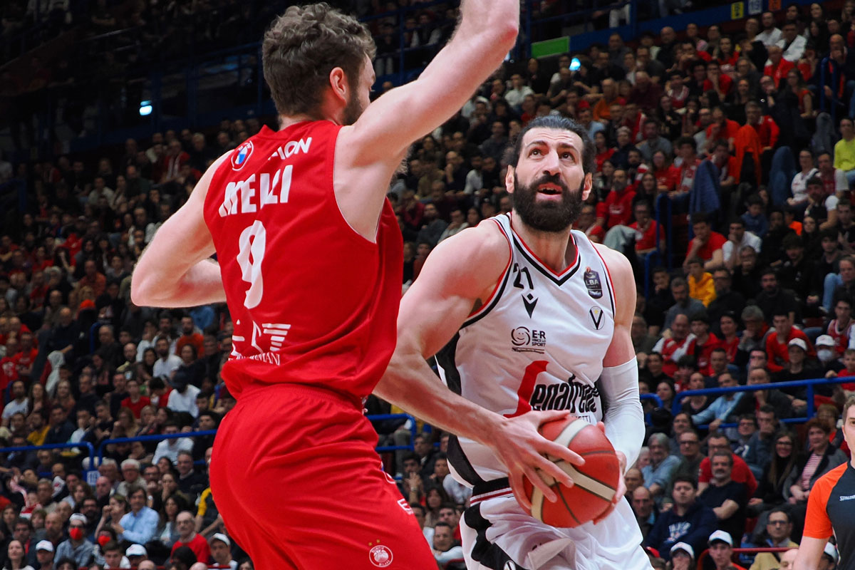 shengelia e melli durante olimpia milano virtus bologna