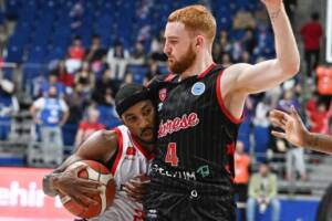 nico mannion con la canotta di Varese