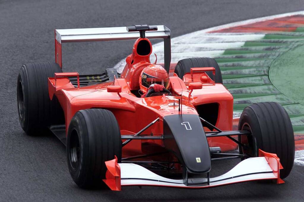 Micheal Schumacher con la Ferrarri listata lutto del Gp di Monza del 2001