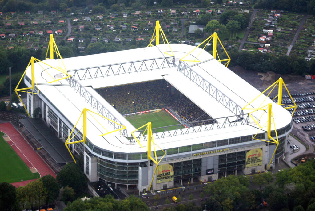 vedutra aerea del Signal Iduna Westfalen stadion di Dortmund