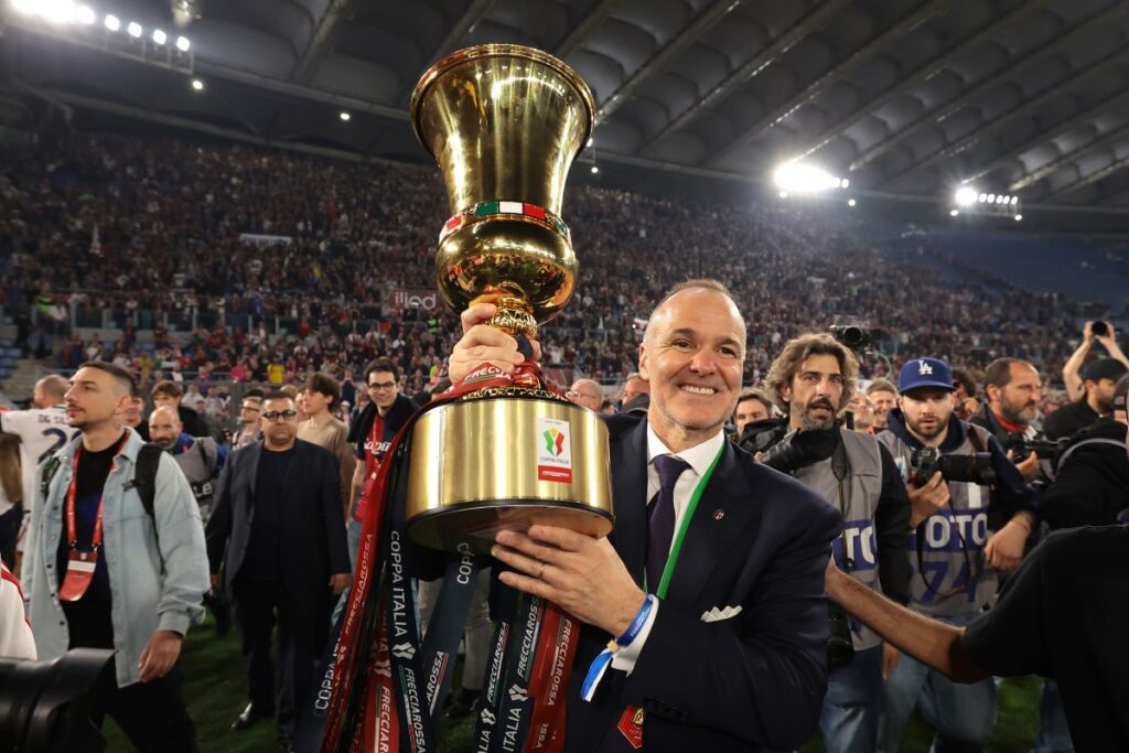 Il presidente del Bologna Joe Saputo festeggia la Coppa Italia 2025