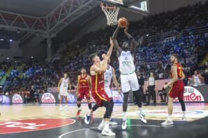 Mohamet Diouf in azione durante Italia-Spagna